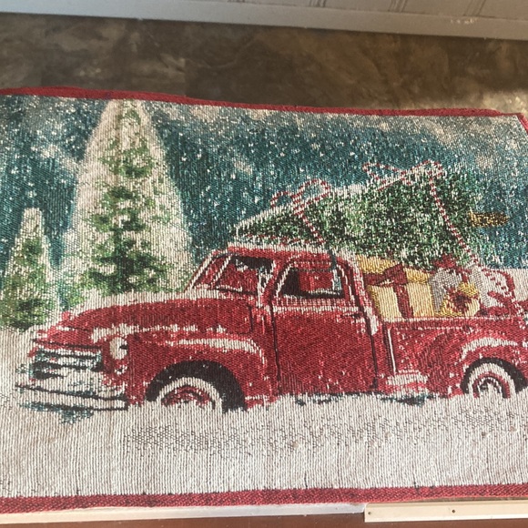 Brand NWT Set of 4- Beautiful Holiday Red Farm Truck Tapestry Placemats 13x18 - Picture 10 of 15